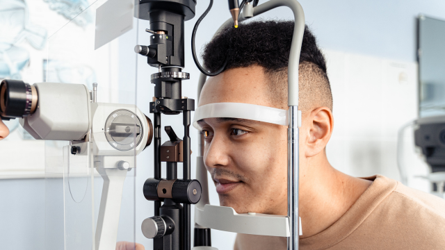 Mata Kering (Dry Eye): Penyebab, Perawatan, dan Produk yang Direkomendasikan